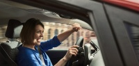 Ford выяснил, что почти каждая вторая женщина водитель в России проверяет безопасность своих пассажиров