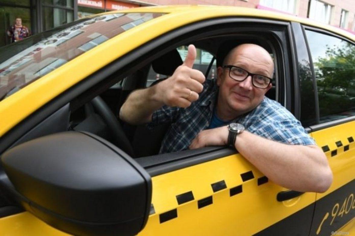 Аналитика водителей такси. Водитель такси. Таксист. Веселый таксист. Таксист фото.